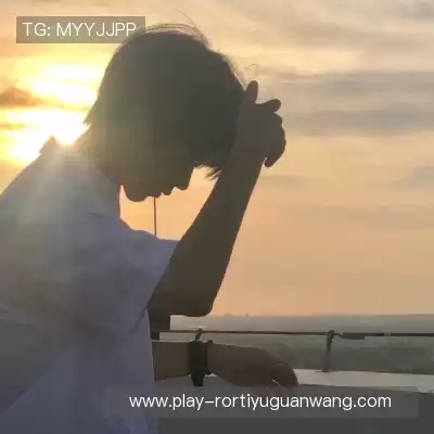 薄发华